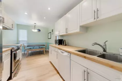 Kitchen Island Photo of 5 6712 Baker Road, Delta, BC