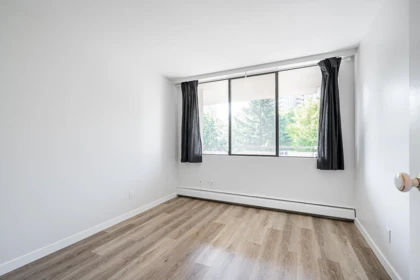 Breakfast Nook Photo of 404 2020 Bellwood Avenue, Burnaby, BC