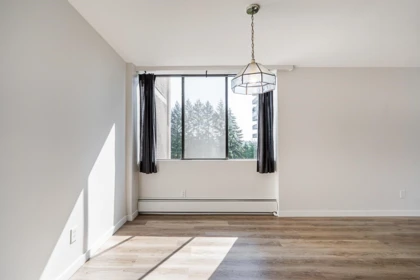 Guest Bathroom Photo of 404 2020 Bellwood Avenue, Burnaby, BC