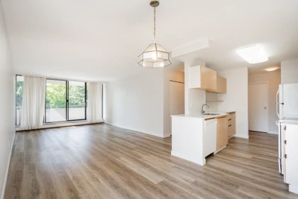 Kitchen Photo of 404 2020 Bellwood Avenue, Burnaby, BC