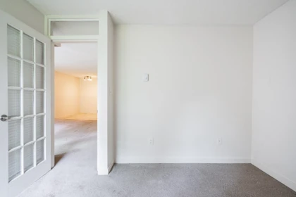 Entry Foyer Photo of 506 9857 Manchester Drive, Burnaby, BC