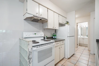 Kitchen Island Photo of 506 9857 Manchester Drive, Burnaby, BC