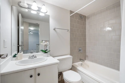 Kitchen Photo of 506 9857 Manchester Drive, Burnaby, BC
