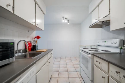 Primary Bathroom Photo of 506 9857 Manchester Drive, Burnaby, BC