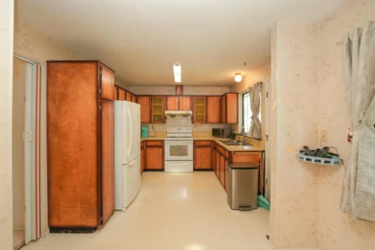 Kitchen Island Photo of 15309 95a Avenue, Surrey, BC