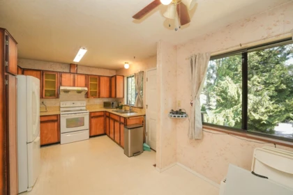 Kitchen Photo of 15309 95a Avenue, Surrey, BC
