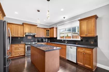 Kitchen Island Photo of 8784 Nottman Street, Mission, BC