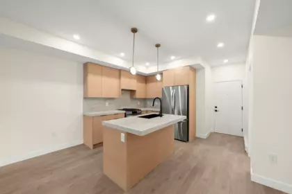 Kitchen Photo of 211 15353 17 Avenue, Surrey, BC