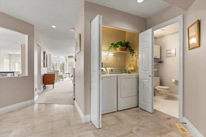 Entry Foyer Photo of 11 3354 Horn Street, Abbotsford, BC