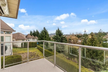 Kitchen Island Photo of 11 3354 Horn Street, Abbotsford, BC