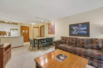 126 4800 Spearhead Drive, Whistler, BC, Whistler — Apartment/Condo for sale