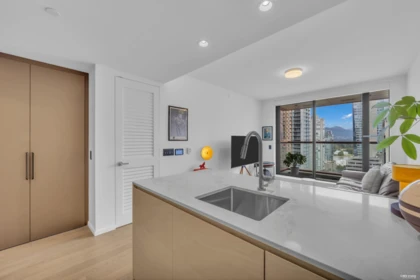 Kitchen Island Photo of 1404 1482 Robson Street, Vancouver, BC