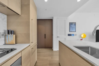 Kitchen Photo of 1404 1482 Robson Street, Vancouver, BC