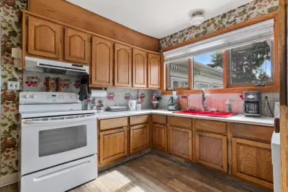 Kitchen Island Photo of 46094 Gore Avenue, Chilliwack, BC
