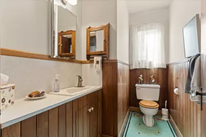 Primary Bathroom Photo of 46094 Gore Avenue, Chilliwack, BC