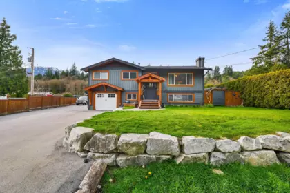 38101 Chestnut Avenue, Squamish, BC, Squamish — Single Family Residence for sale