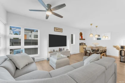 Entry Foyer Photo of 14 1419 Mccallum Road, Abbotsford, BC