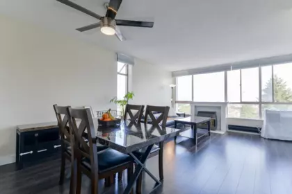 Family Room Photo of 702 14881 103a Avenue, Surrey, BC