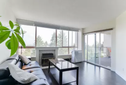 Kitchen Island Photo of 702 14881 103a Avenue, Surrey, BC