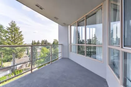 Powder Room Photo of 702 14881 103a Avenue, Surrey, BC