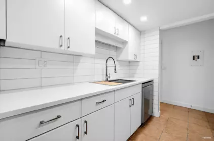 107 2925 Glen Drive, Coquitlam, BC, Coquitlam — Apartment/Condo for sale