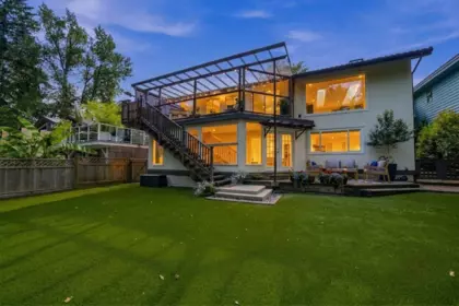 Front Yard Photo of 2360 Mackay Avenue, North Vancouver, BC