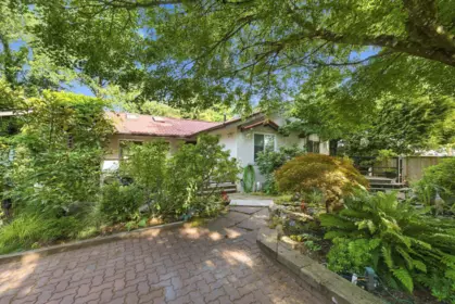 Outdoor Kitchen Photo of 2360 Mackay Avenue, North Vancouver, BC