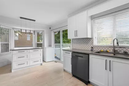 Kitchen Island Photo of 11885 Chateau Wynd, Delta, BC