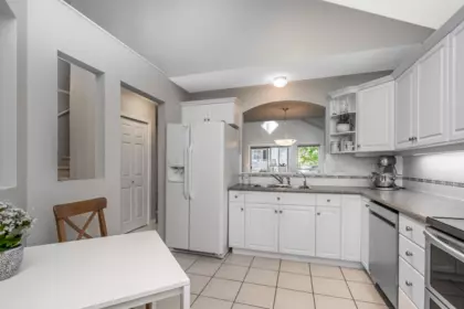 Kitchen Island Photo of 75 15133 29a Avenue, Surrey, BC