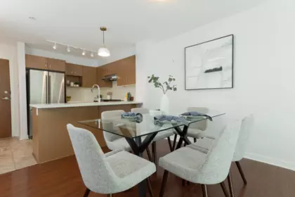 Kitchen Island Photo of 112 3105 Lincoln Avenue, Coquitlam, BC