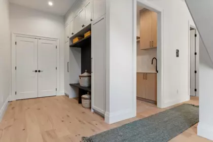 Hallway Photo of 32276 Silver Creek Drive, Mission, BC
