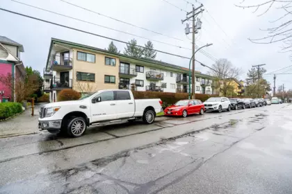 Hot Tub / Spa Photo of 213 36 E 14th Avenue, Vancouver, BC