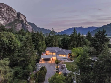38243 Vista Crescent, Squamish, BC, Squamish — Single Family Residence for sale