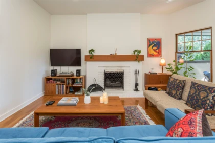 Dining Area Photo of 1975 W 13th Avenue, Vancouver, BC