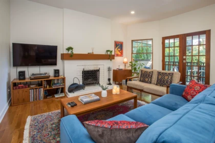 Family Room Photo of 1975 W 13th Avenue, Vancouver, BC