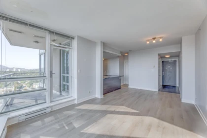 2501 2968 Glen Drive, Coquitlam, BC, Coquitlam — Apartment/Condo for sale