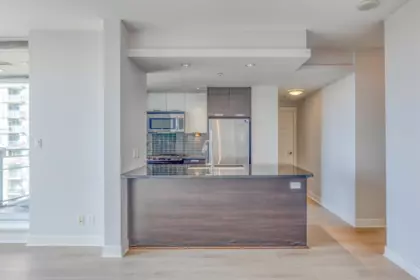 2501 2968 Glen Drive, Coquitlam, BC, Coquitlam — Apartment/Condo for sale