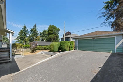 Garden / Landscaping Photo of 10836 128 Street, Surrey, BC