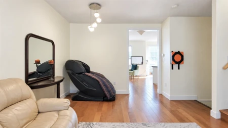 Dining Area Photo of 408 1485 Parkway Boulevard, Coquitlam, BC
