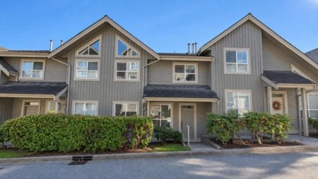 Front Yard Photo of 408 1485 Parkway Boulevard, Coquitlam, BC