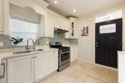 Breakfast Nook Photo of 1176 E King Edward Avenue, Vancouver, BC