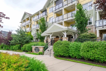 208 5020 221a Street, Langley, BC, Langley — Apartment/Condo for sale