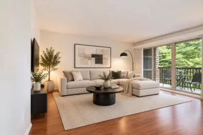 307 9857 Manchester Drive, Burnaby, BC, Burnaby — Apartment/Condo for sale