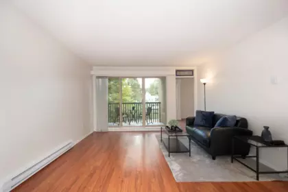 307 9857 Manchester Drive, Burnaby, BC, Burnaby — Apartment/Condo for sale