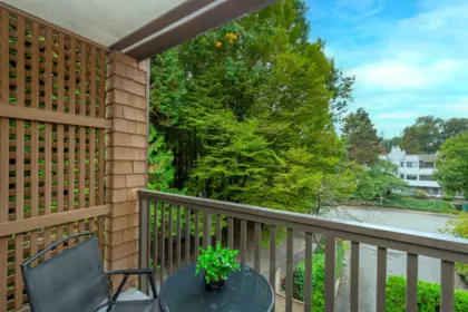 Kitchen Photo of 307 9857 Manchester Drive, Burnaby, BC