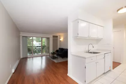 Primary Bathroom Photo of 307 9857 Manchester Drive, Burnaby, BC