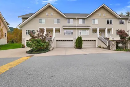 15 1200 Edgewater Drive, Squamish, BC, Squamish — Townhouse for sale