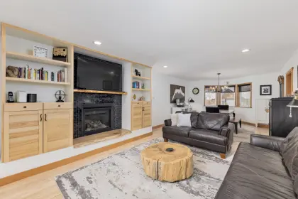 1008 Windsor Place, Squamish, BC, Squamish — Single Family Residence for sale