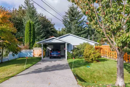 5679 Creekside Place, Sechelt, BC, Sechelt — Single Family Residence for sale