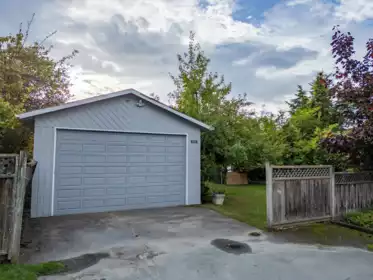 Laundry Room Photo of 105 Madrona Road, Galiano Island, BC